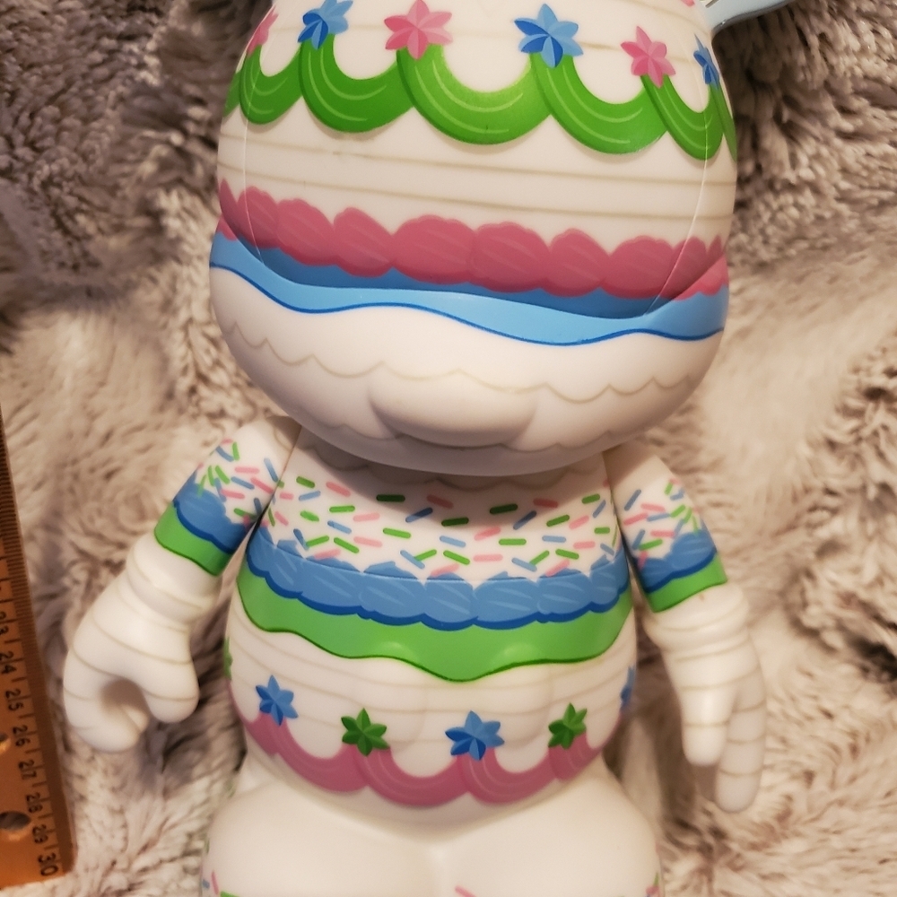 Disney Vinylmation 9" Birthday Cake Figure - Holiday #2; Limited Edition of 1000 - Picture 3 of 7